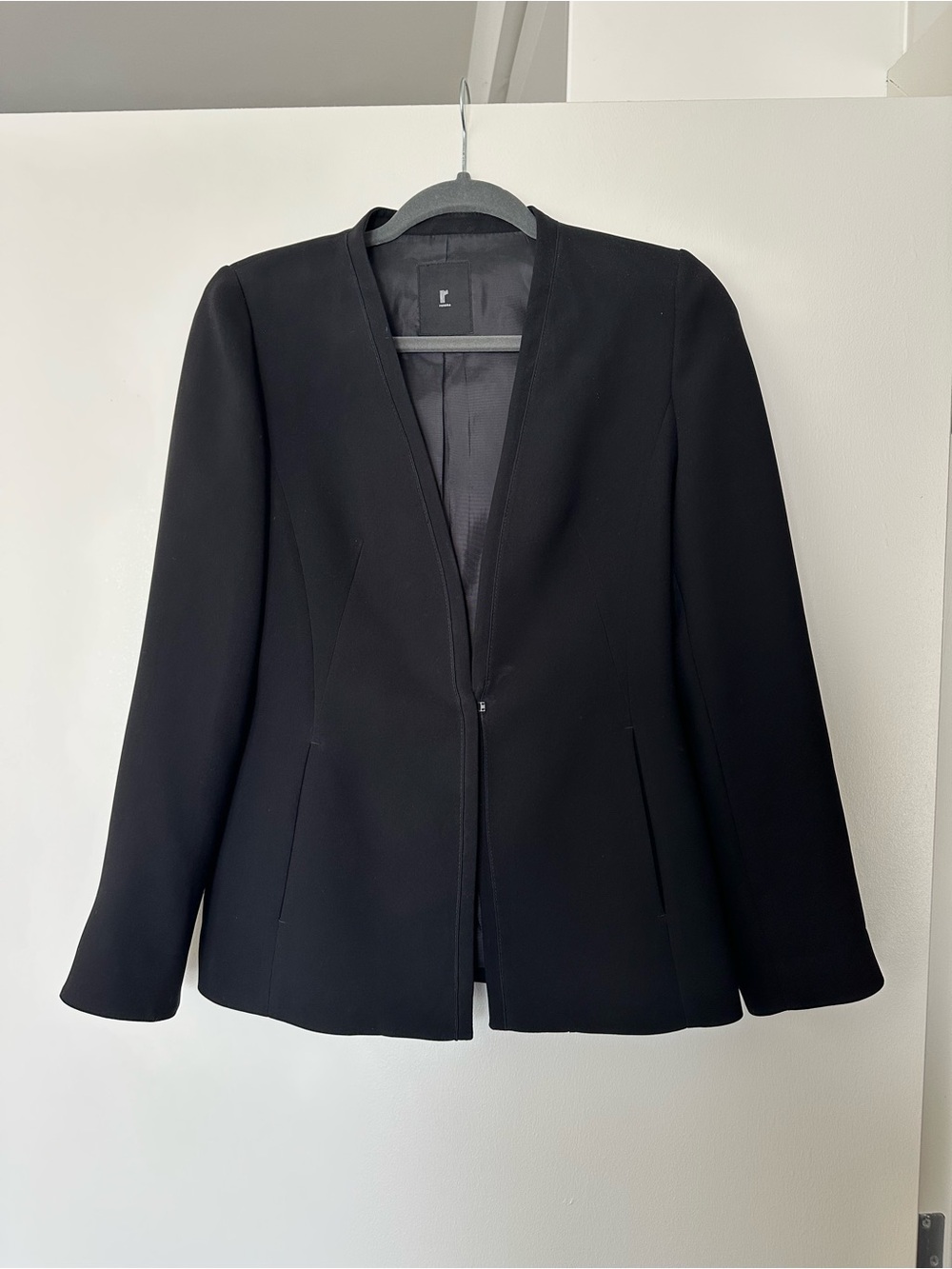Renoma Women's Black Collarless Tailored Blazer with side pockets, hidden clasp